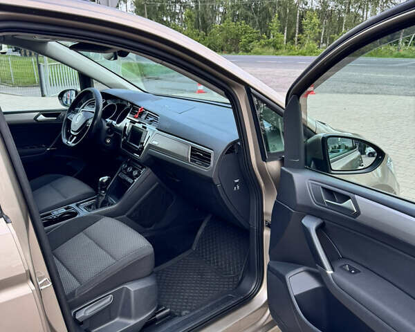 Бежевый Фольксваген Туран, объемом двигателя 0 л и пробегом 227 тыс. км за 16000 $, фото 23 на Automoto.ua