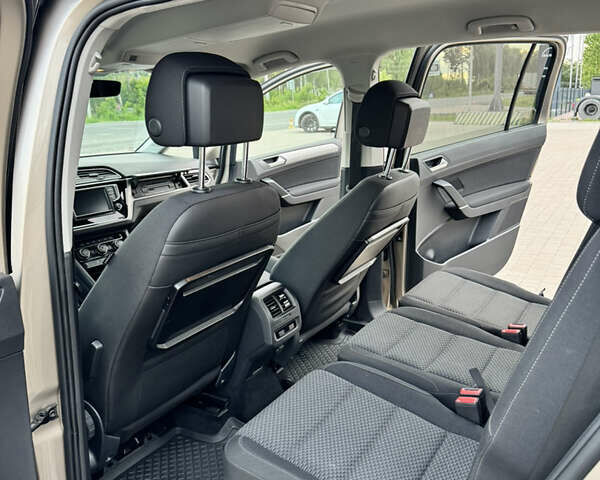 Бежевий Фольксваген Туран, об'ємом двигуна 0 л та пробігом 227 тис. км за 16000 $, фото 6 на Automoto.ua