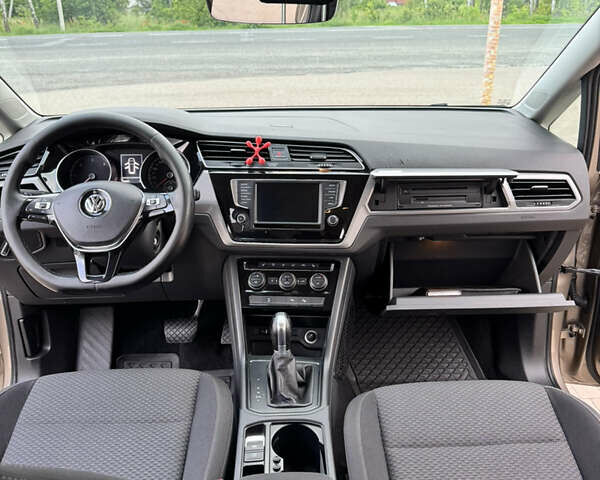 Бежевый Фольксваген Туран, объемом двигателя 0 л и пробегом 227 тыс. км за 16000 $, фото 10 на Automoto.ua