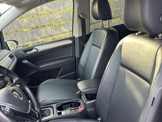 Бежевый Фольксваген Туран, объемом двигателя 2 л и пробегом 46 тыс. км за 10000 $, фото 5 на Automoto.ua