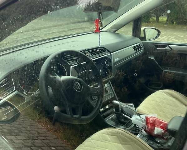 Бежевый Фольксваген Туран, объемом двигателя 1.97 л и пробегом 347 тыс. км за 12999 $, фото 3 на Automoto.ua