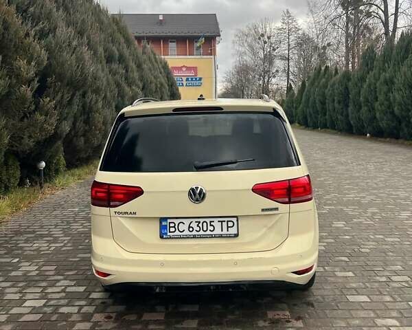 Бежевый Фольксваген Туран, объемом двигателя 1.97 л и пробегом 347 тыс. км за 12999 $, фото 1 на Automoto.ua