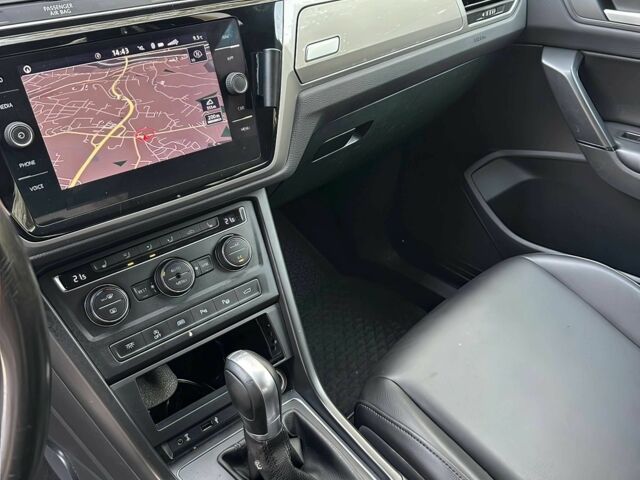 Бежевый Фольксваген Туран, объемом двигателя 2 л и пробегом 46 тыс. км за 10000 $, фото 6 на Automoto.ua