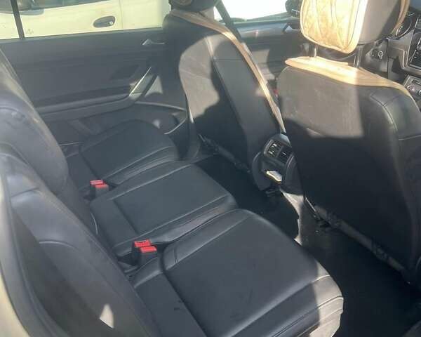 Бежевый Фольксваген Туран, объемом двигателя 1.97 л и пробегом 347 тыс. км за 12999 $, фото 7 на Automoto.ua