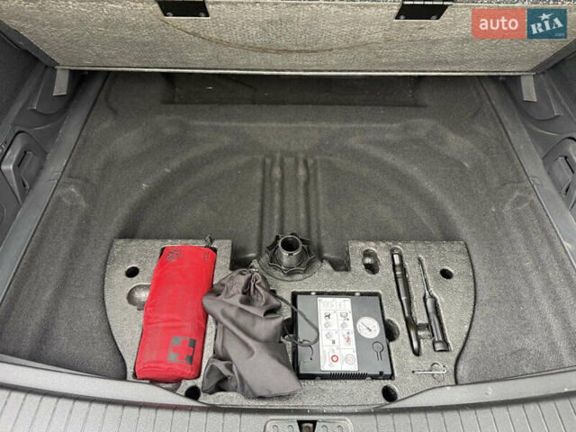 Бежевий Фольксваген Туран, об'ємом двигуна 1.6 л та пробігом 200 тис. км за 19800 $, фото 29 на Automoto.ua