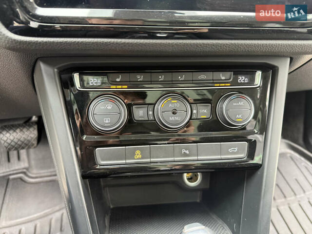 Бежевий Фольксваген Туран, об'ємом двигуна 1.6 л та пробігом 200 тис. км за 19800 $, фото 34 на Automoto.ua