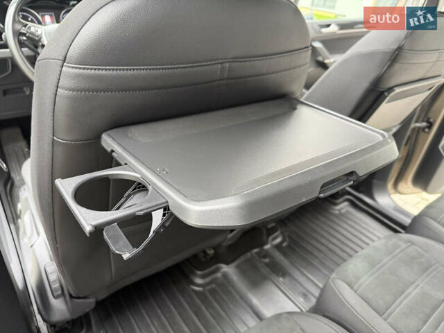 Бежевий Фольксваген Туран, об'ємом двигуна 1.6 л та пробігом 200 тис. км за 19800 $, фото 25 на Automoto.ua