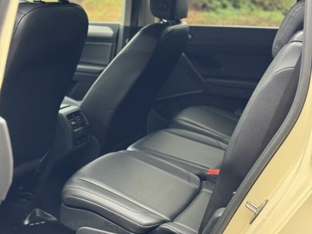 Бежевый Фольксваген Туран, объемом двигателя 0 л и пробегом 398 тыс. км за 13500 $, фото 4 на Automoto.ua