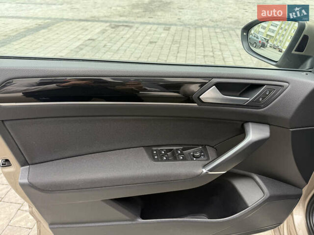 Бежевий Фольксваген Туран, об'ємом двигуна 1.6 л та пробігом 200 тис. км за 19800 $, фото 19 на Automoto.ua