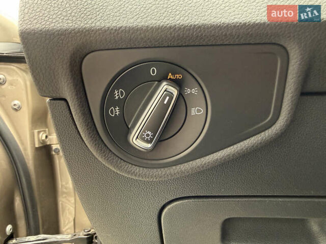 Бежевий Фольксваген Туран, об'ємом двигуна 1.6 л та пробігом 200 тис. км за 19800 $, фото 13 на Automoto.ua