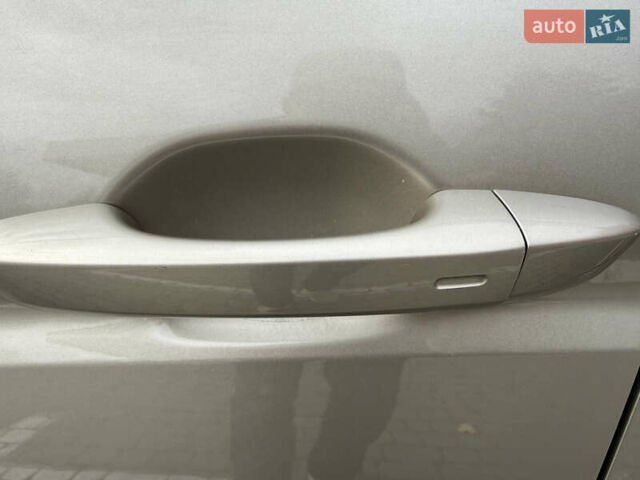 Бежевий Фольксваген Туран, об'ємом двигуна 1.6 л та пробігом 200 тис. км за 19800 $, фото 20 на Automoto.ua