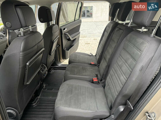 Бежевий Фольксваген Туран, об'ємом двигуна 1.6 л та пробігом 200 тис. км за 19800 $, фото 24 на Automoto.ua