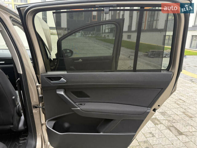 Бежевий Фольксваген Туран, об'ємом двигуна 1.6 л та пробігом 200 тис. км за 19800 $, фото 22 на Automoto.ua