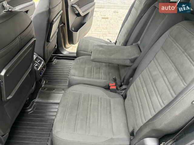 Бежевий Фольксваген Туран, об'ємом двигуна 1.6 л та пробігом 200 тис. км за 19800 $, фото 26 на Automoto.ua