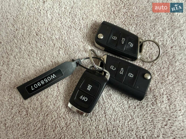 Бежевий Фольксваген Туран, об'ємом двигуна 1.6 л та пробігом 200 тис. км за 19800 $, фото 49 на Automoto.ua