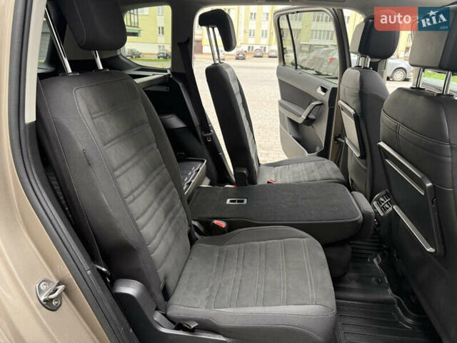 Бежевий Фольксваген Туран, об'ємом двигуна 1.6 л та пробігом 200 тис. км за 19800 $, фото 27 на Automoto.ua