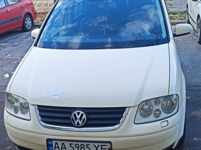 Бежевый Фольксваген Туран, объемом двигателя 2 л и пробегом 250 тыс. км за 4500 $, фото 3 на Automoto.ua