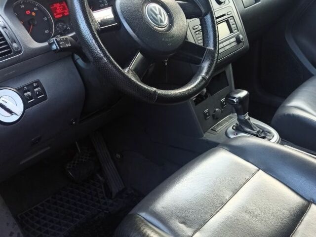 Бежевый Фольксваген Туран, объемом двигателя 2 л и пробегом 250 тыс. км за 4500 $, фото 7 на Automoto.ua