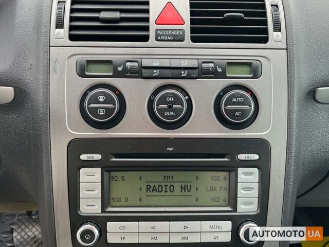 Черный Фольксваген Туран, объемом двигателя 1.9 л и пробегом 332 тыс. км за 6999 $, фото 11 на Automoto.ua