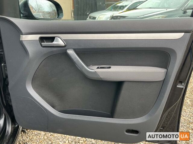 Черный Фольксваген Туран, объемом двигателя 1.9 л и пробегом 332 тыс. км за 6999 $, фото 19 на Automoto.ua