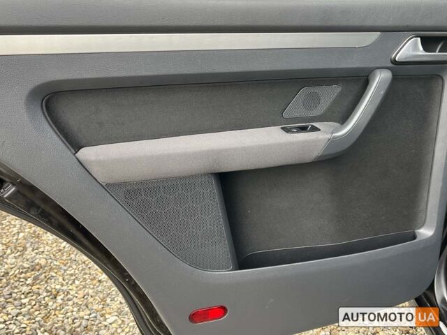 Черный Фольксваген Туран, объемом двигателя 1.9 л и пробегом 332 тыс. км за 6999 $, фото 13 на Automoto.ua