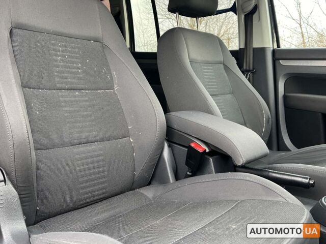 Черный Фольксваген Туран, объемом двигателя 1.9 л и пробегом 332 тыс. км за 6999 $, фото 21 на Automoto.ua