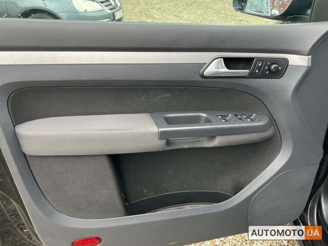 Черный Фольксваген Туран, объемом двигателя 1.9 л и пробегом 332 тыс. км за 6999 $, фото 7 на Automoto.ua