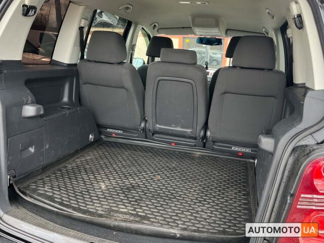 Черный Фольксваген Туран, объемом двигателя 1.9 л и пробегом 332 тыс. км за 6999 $, фото 6 на Automoto.ua