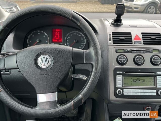 Черный Фольксваген Туран, объемом двигателя 1.9 л и пробегом 332 тыс. км за 6999 $, фото 16 на Automoto.ua