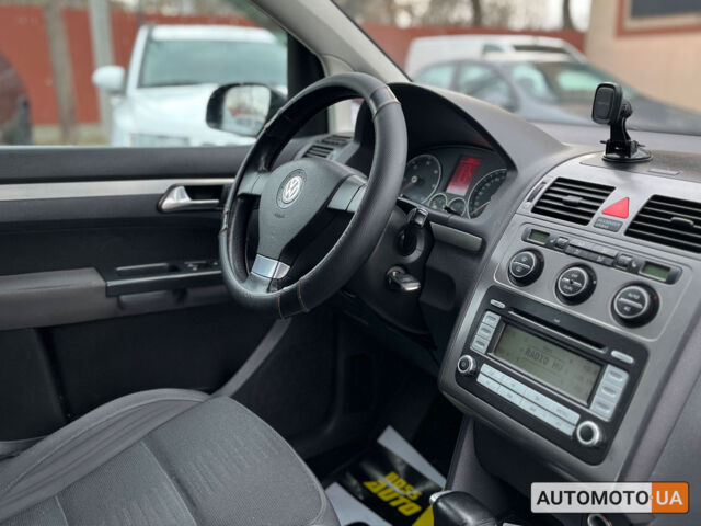 Черный Фольксваген Туран, объемом двигателя 1.9 л и пробегом 332 тыс. км за 6999 $, фото 22 на Automoto.ua