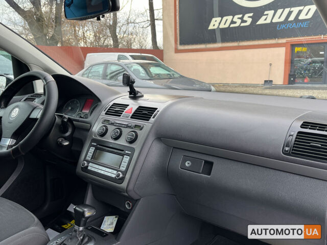 Черный Фольксваген Туран, объемом двигателя 1.9 л и пробегом 332 тыс. км за 6999 $, фото 20 на Automoto.ua