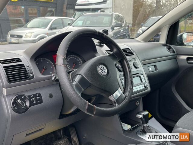 Черный Фольксваген Туран, объемом двигателя 1.9 л и пробегом 332 тыс. км за 6999 $, фото 8 на Automoto.ua
