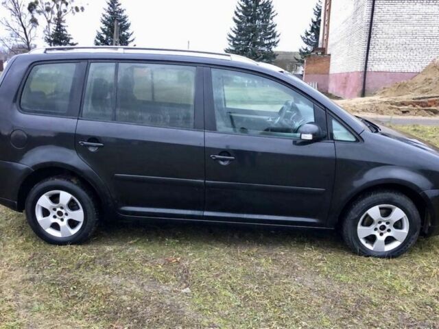 Черный Фольксваген Туран, объемом двигателя 2 л и пробегом 400 тыс. км за 4999 $, фото 4 на Automoto.ua