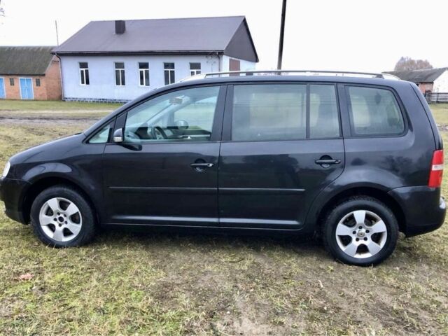 Черный Фольксваген Туран, объемом двигателя 2 л и пробегом 400 тыс. км за 4999 $, фото 8 на Automoto.ua