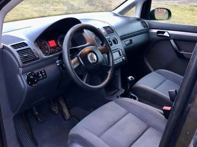 Черный Фольксваген Туран, объемом двигателя 2 л и пробегом 400 тыс. км за 4999 $, фото 9 на Automoto.ua