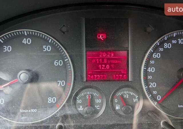 Черный Фольксваген Туран, объемом двигателя 1.6 л и пробегом 246 тыс. км за 5500 $, фото 7 на Automoto.ua