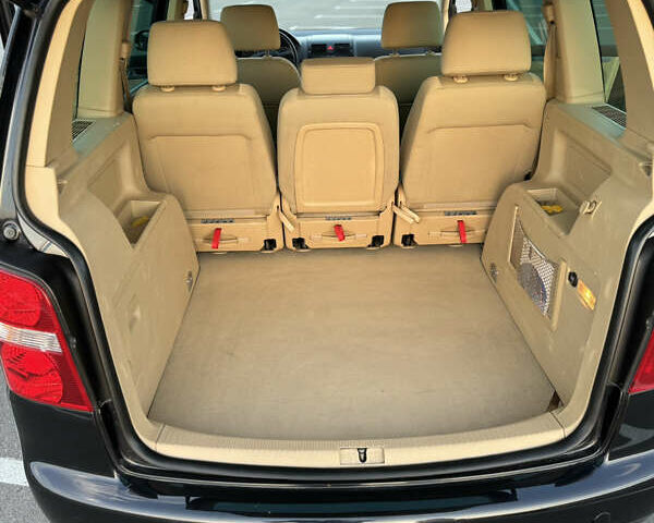 Черный Фольксваген Туран, объемом двигателя 1.6 л и пробегом 253 тыс. км за 5500 $, фото 31 на Automoto.ua