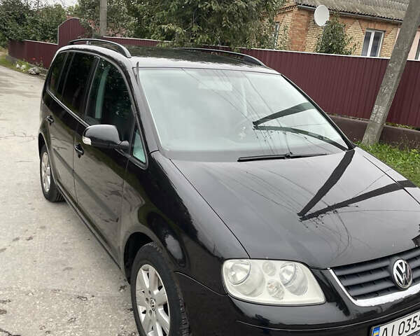 Черный Фольксваген Туран, объемом двигателя 1.6 л и пробегом 235 тыс. км за 6500 $, фото 3 на Automoto.ua