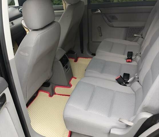 Черный Фольксваген Туран, объемом двигателя 1.6 л и пробегом 234 тыс. км за 5900 $, фото 3 на Automoto.ua