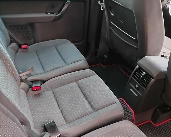 Черный Фольксваген Туран, объемом двигателя 1.6 л и пробегом 167 тыс. км за 6000 $, фото 19 на Automoto.ua