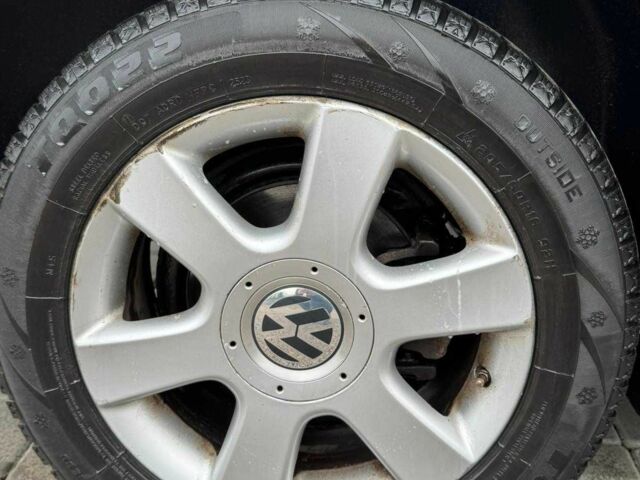 Черный Фольксваген Туран, объемом двигателя 1.6 л и пробегом 264 тыс. км за 5000 $, фото 7 на Automoto.ua