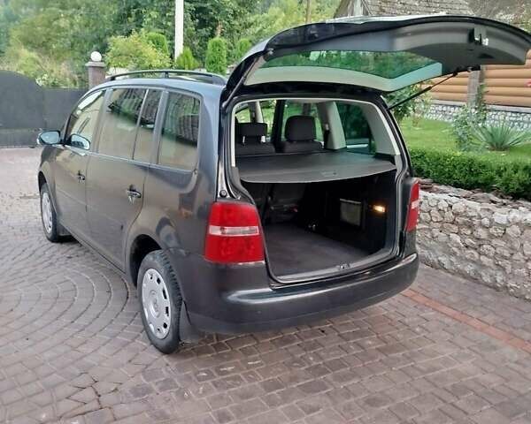 Черный Фольксваген Туран, объемом двигателя 1.6 л и пробегом 167 тыс. км за 6000 $, фото 18 на Automoto.ua