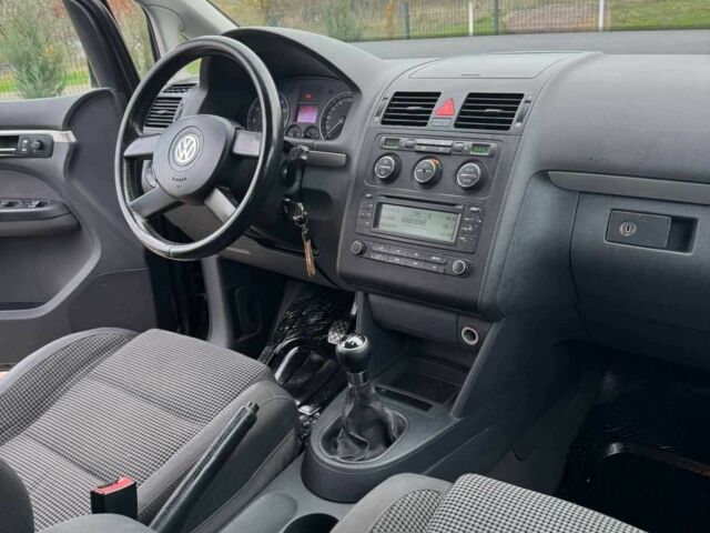 Черный Фольксваген Туран, объемом двигателя 1.6 л и пробегом 264 тыс. км за 5000 $, фото 10 на Automoto.ua