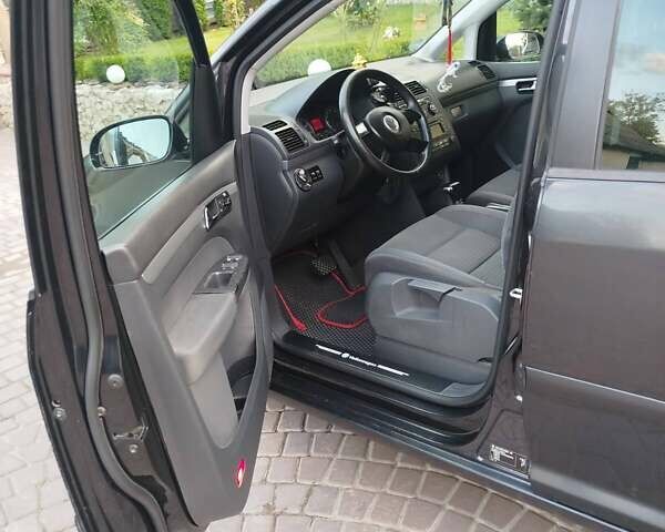 Черный Фольксваген Туран, объемом двигателя 1.6 л и пробегом 167 тыс. км за 6000 $, фото 12 на Automoto.ua