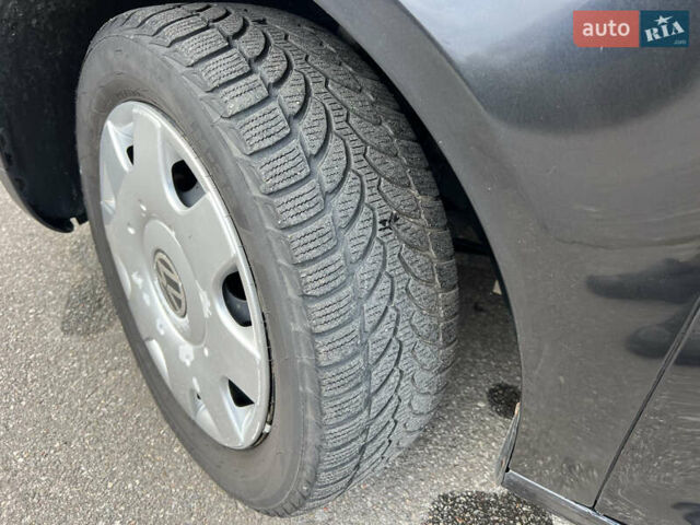 Черный Фольксваген Туран, объемом двигателя 1.6 л и пробегом 192 тыс. км за 4900 $, фото 24 на Automoto.ua