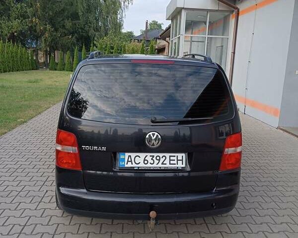 Черный Фольксваген Туран, объемом двигателя 1.6 л и пробегом 222 тыс. км за 5500 $, фото 4 на Automoto.ua