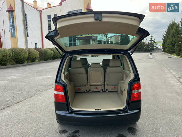 Черный Фольксваген Туран, объемом двигателя 1.6 л и пробегом 192 тыс. км за 4900 $, фото 17 на Automoto.ua