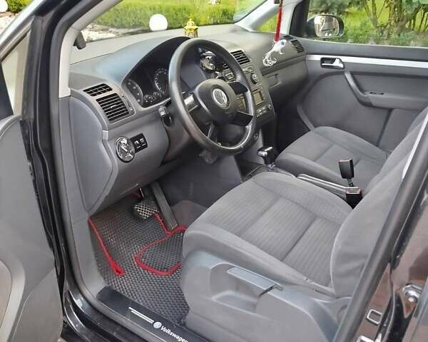 Черный Фольксваген Туран, объемом двигателя 1.6 л и пробегом 167 тыс. км за 6000 $, фото 21 на Automoto.ua