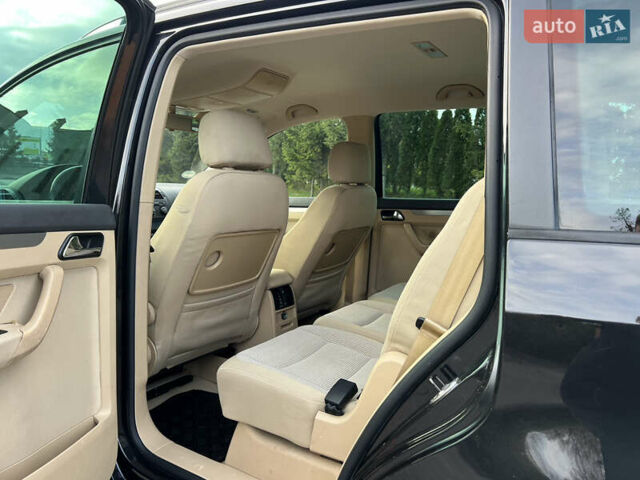 Черный Фольксваген Туран, объемом двигателя 1.6 л и пробегом 192 тыс. км за 4900 $, фото 13 на Automoto.ua