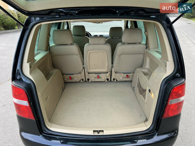 Черный Фольксваген Туран, объемом двигателя 1.6 л и пробегом 192 тыс. км за 4900 $, фото 18 на Automoto.ua